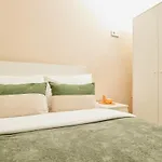 Stunning 3br 3bathroom 3ac Near Metro D5 Apartman